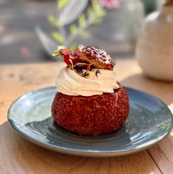 Chou Fraise & Rhubarbe